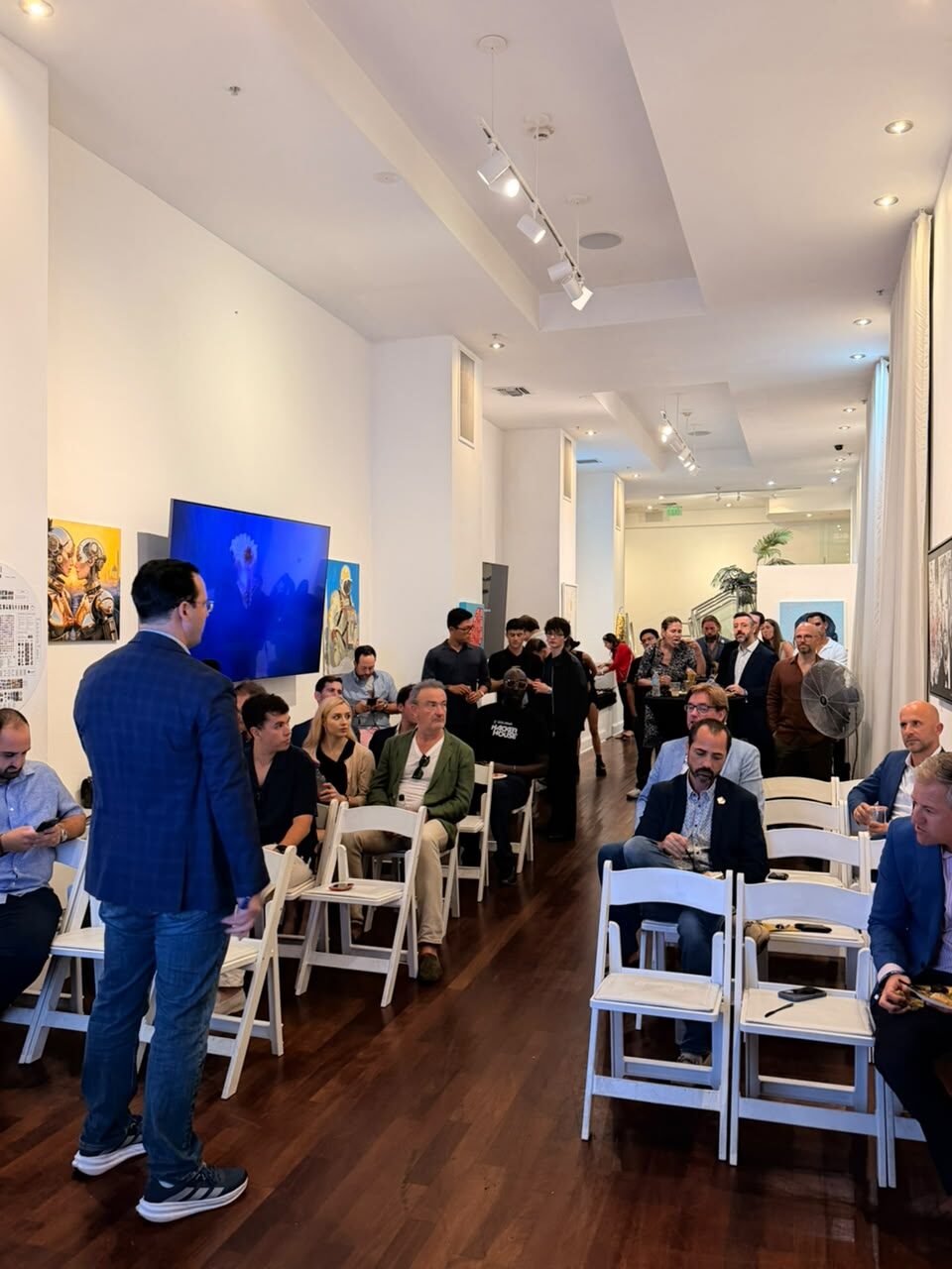 Miami Economic Club members listening to the Próspera presentation